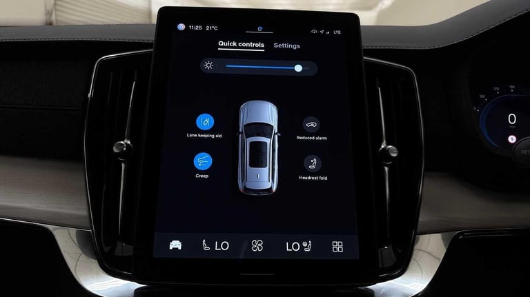 2025 Volvo XC90 Ultra, T8 AWD Plug-in hybrid, Electric/Petrol, Dark, 7 Seats ESTATE Petrol/Electr...