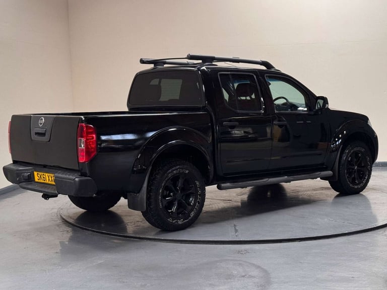 2011 Nissan Navara Double Cab Pick Up Tekna 2.5dCi 190 4WD PICK UP DIESEL Manual