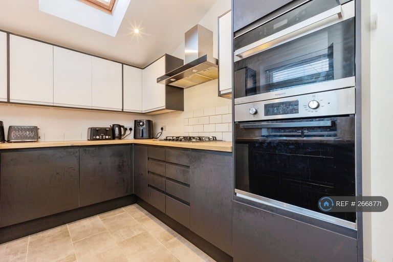 6 bedroom house in Braemar Road, Manchester, M14 (6 bed) (#2668771)