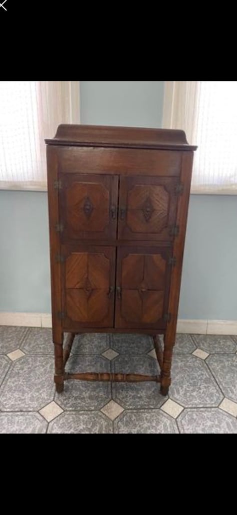 Vintage record player cupboard - not working 