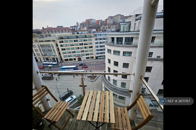 2 bedroom flat in St. Giles Court, Bristol, BS1 (2 bed) (#2671767)