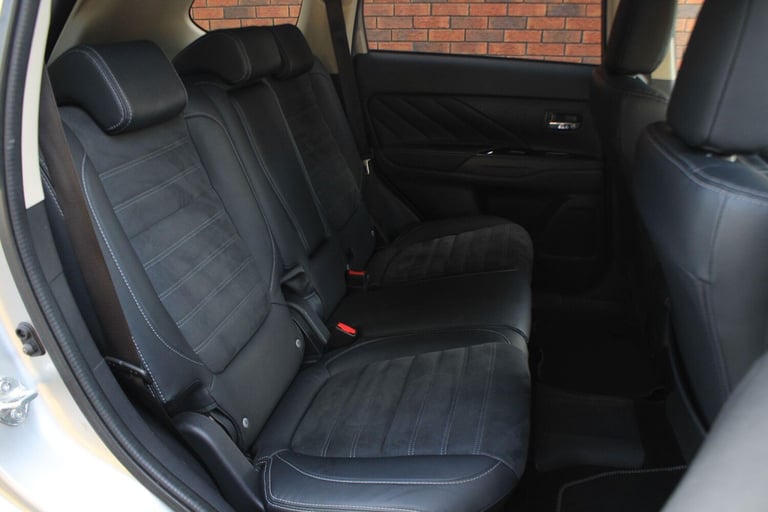 2017 Mitsubishi Outlander 2.0h 12kWh Juro CVT 4WD Euro 6 (s/s) 5dr ESTATE Petrol/Electric Hybrid ...