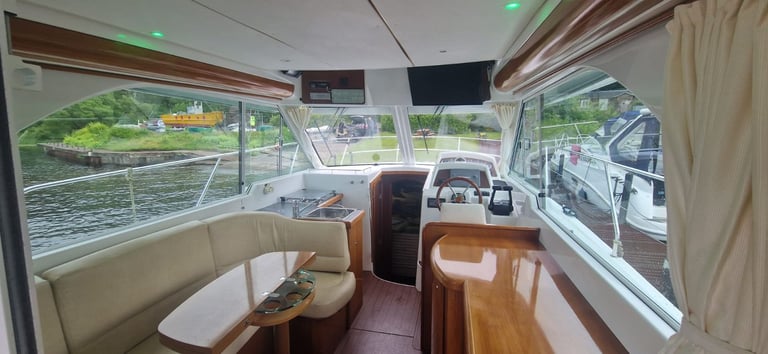Beneteau 9.8m Flybridge 