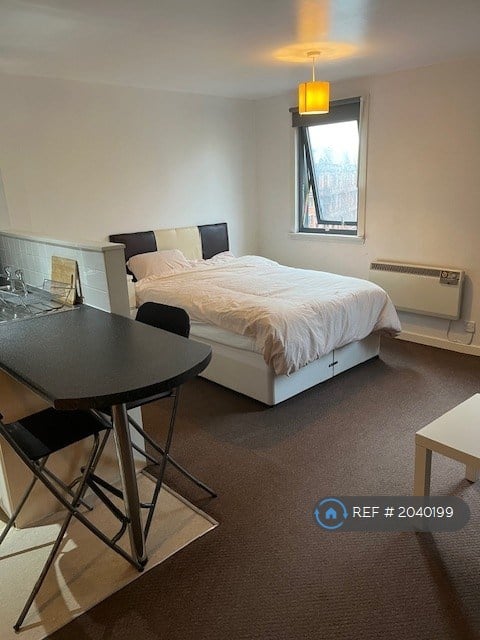 Studio flat in Blackfriars Road, Glasgow, G1 (#2040199)