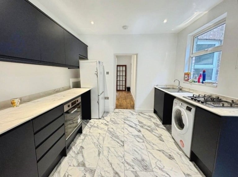 image for 6Bed 3Bath House to rent in Harrow - Thomson Road