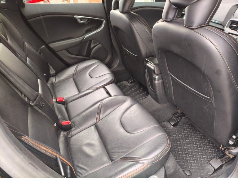 Volvo V40 D2 CROSS COUNTRY LUX