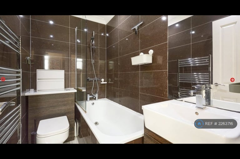 2 bedroom flat in Eden Road, London, E17 (2 bed) (#2263716)
