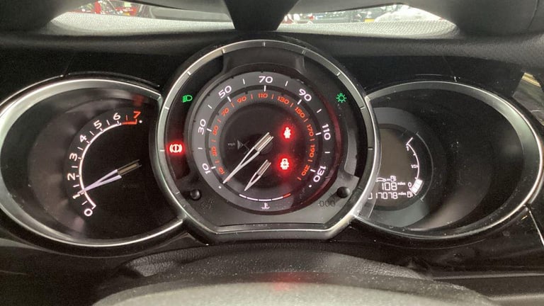 2018 DS Automobiles DS 3 1.2 PureTech Connected Chic 3dr HATCHBACK PETROL Manual