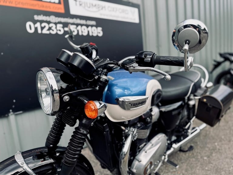 STUNNING 2018/18 TRIUMPH BONNEVILLE T100 MOTORCYCLE 