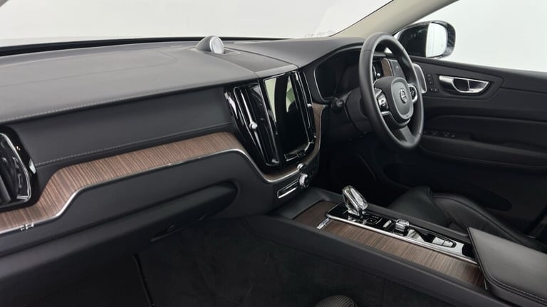 2022 Volvo XC60 Ultimate, B5 AWD mild hybrid, Petrol, Dark Estate Petrol Automatic