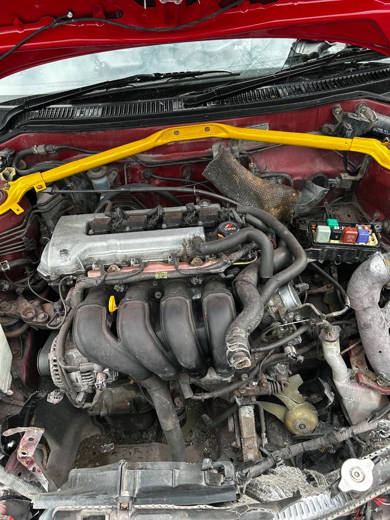 2000 corolla saloon breaking