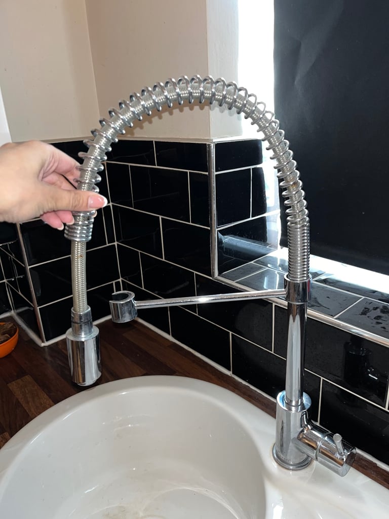 Ceramic round sink with pull out chrome mixer tap
