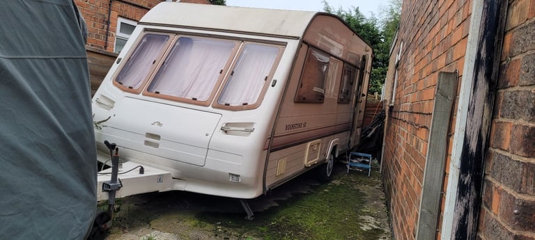 Sterling moonstone elite 4 berth caravan