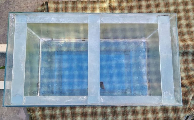 Large fish tank, with external filter, light and heater and 2 acylic sheet covers 200l.