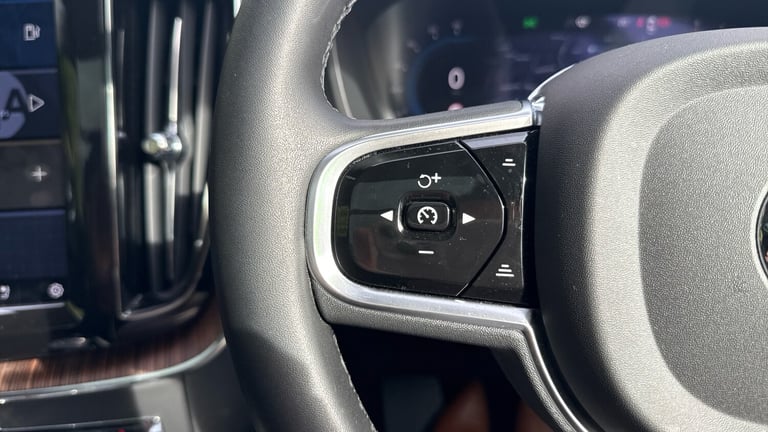 2022 Volvo XC60 2.0 B5P Ultimate Dark 5dr AWD Geartronic Petrol Estate Estate Petrol Automatic