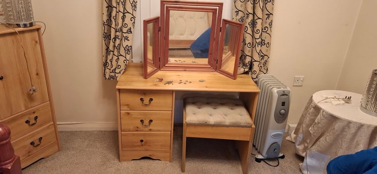 image for Dressing table and chest of drawers