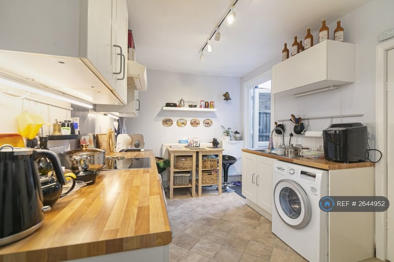 2 bedroom house in Goldsmith Road, London, E17 (2 bed) (#2644952)