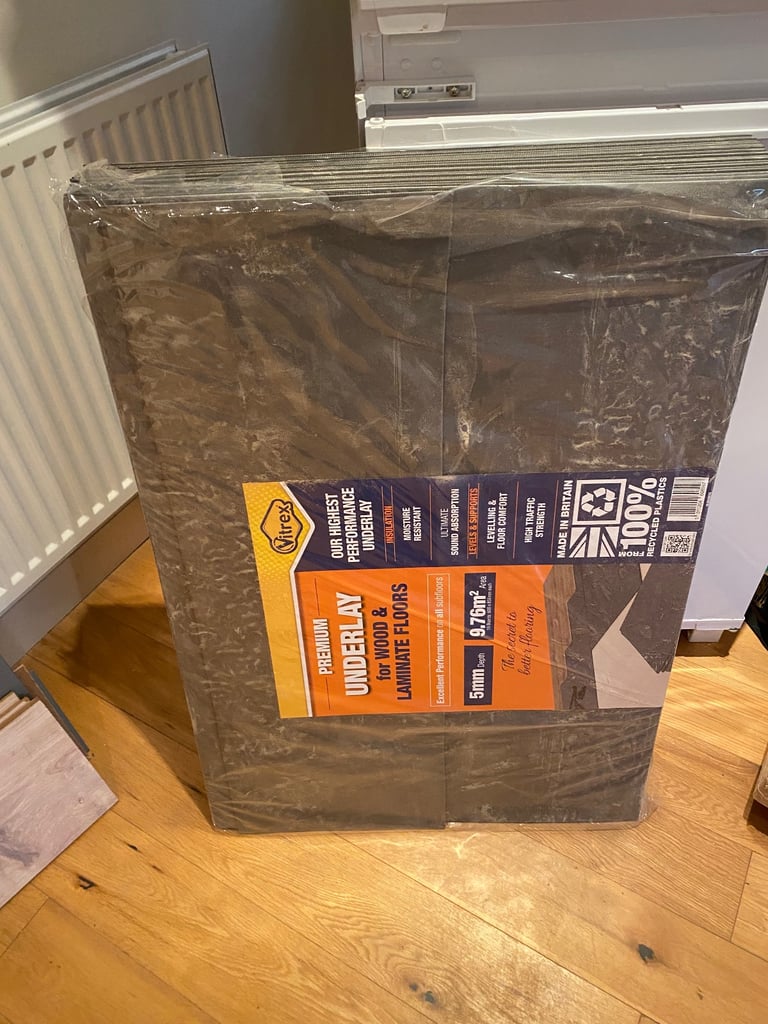 image for Laminate flooring B&Q oak effect 8mm plus quality spec underlay pack.