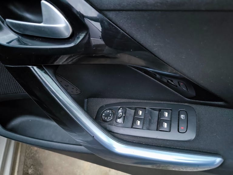 2013 13 PEUGEOT 208 1.6 E-HDI INTUITIVE 5D 92 BHP DIESEL