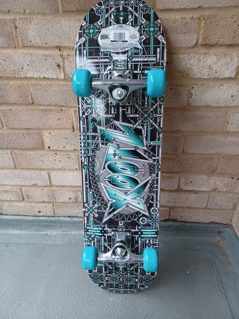 ZLOOX TY5761 AS NEW 2016 SKATEBOARD £14.99