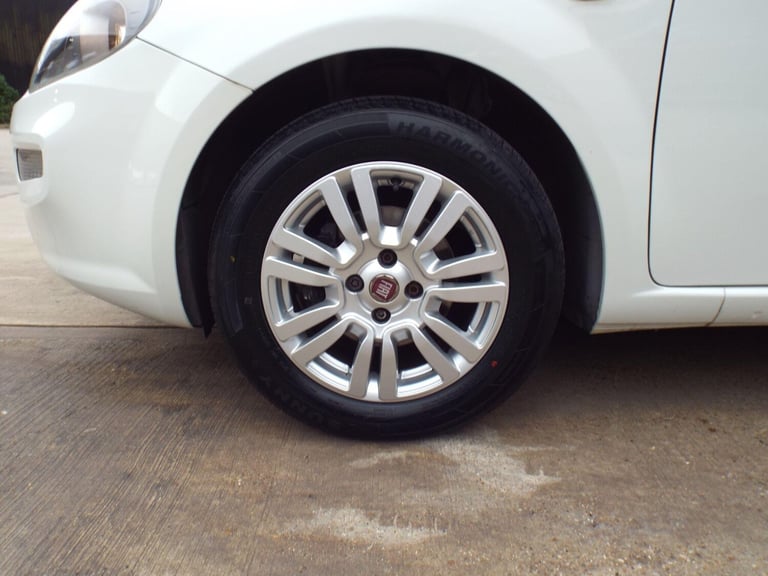 2014 Fiat Punto 1.2 Easy Euro 6 5dr HATCHBACK Petrol Manual
