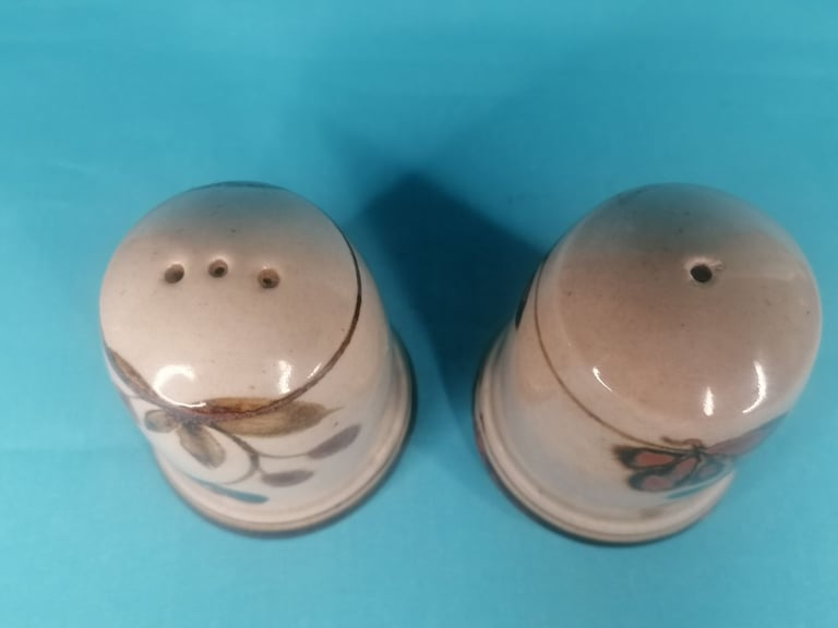 Very nice, Vintage Home Village salt&pepper shaker. As seen. 