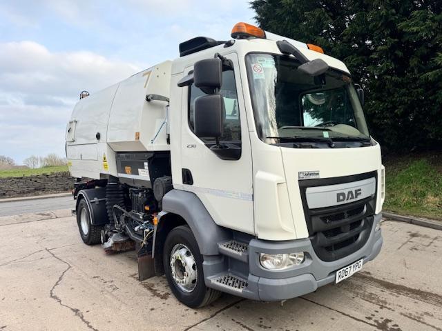 image for 2017 67 DAF LF 230 E6 16T Johnston VT651 dual sweep road sweeper 65kms