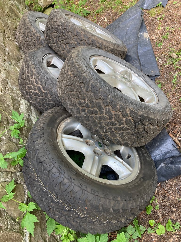 5 at2 grabber tyres 255/55r18and discovery 2 rims
