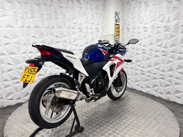2015 Honda CBR250R | *WARRANTY PROVIDED*