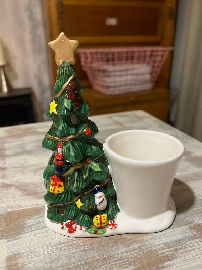 CERAMIC CHRISTMAS TREE TEA-LIGHT CANDLE/PLANT HOLDER 