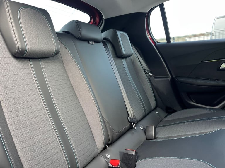  Peugeot 208 1.2 Puretech Allure Premium Hatchback 5dr Petrol Manual Euro 6 s/s