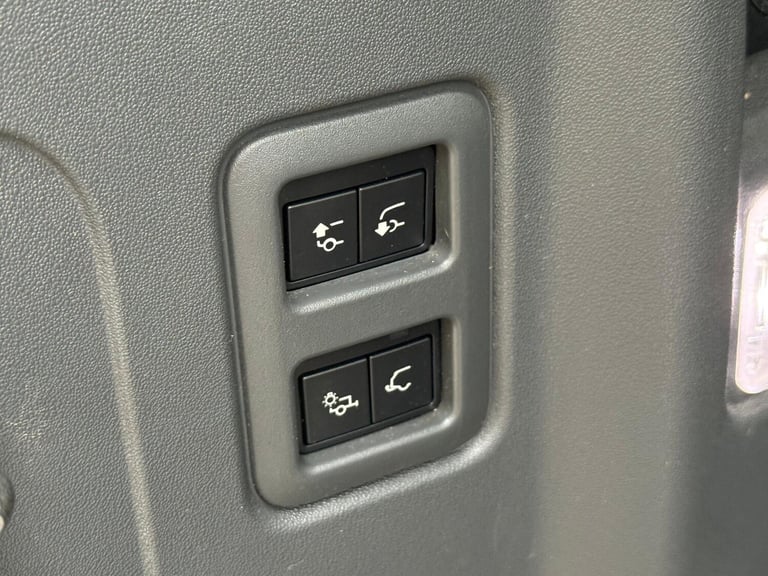 2022 Land Rover Defender 110 2.0 P400e 15.4kWh X-Dynamic HSE SUV 5dr Petrol Plug-in Hybrid Auto 4...