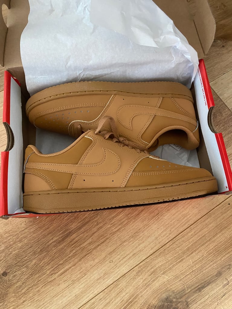 Beige Nike trainers size 6