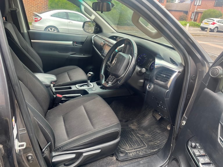 TOYOTA HILUX 2020 2.4 DIESEL AUTOMATIC NEW MOT