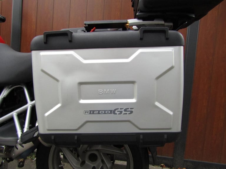 BMW R 1200GS* MILES 10.850*LUGGAGE * FULL SERVICE HISTORY* FANTASTIC CONDITION .