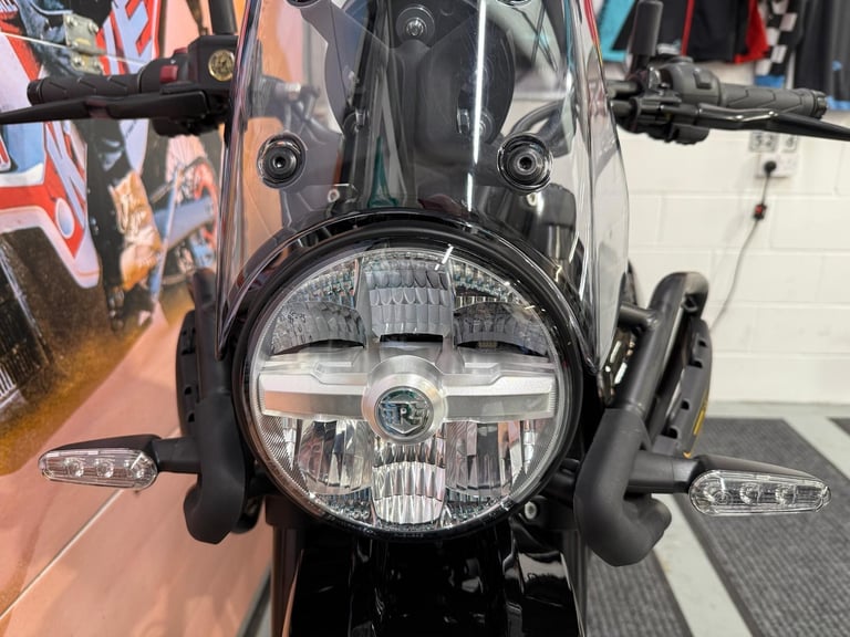 Royal Enfield HIMALAYAN 452