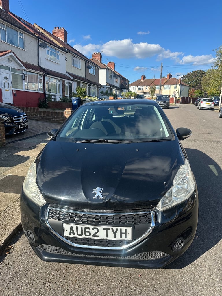 Peugeot, 208, Hatchback, 2012, Manual, 1199 (cc), 5 doors