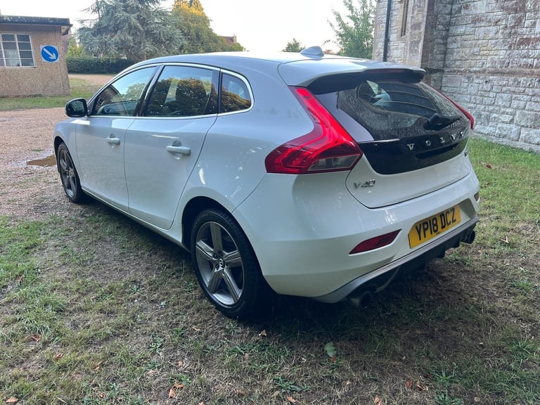 2018 Volvo V40 2.0 T2 R-Design Euro 6 (s/s) 5dr HATCHBACK Petrol Manual