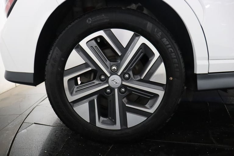 2021 Hyundai KONA 64kWh Premium 5dr Auto (APPLE CAR PLAY, HEATED SEATS) HATCHBACK ELECTRIC Automatic