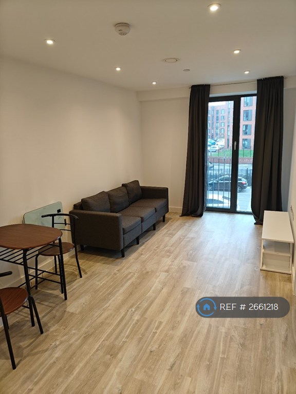 1 bedroom flat in Silkbank Wharf, Salford, M5 (1 bed) (#2661218)