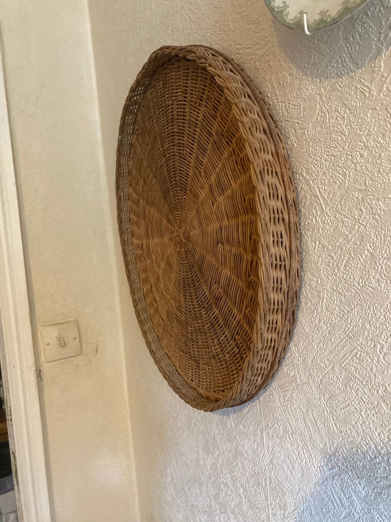Vintage rustic wicker tray/ wall feature - reasonable offers accepted