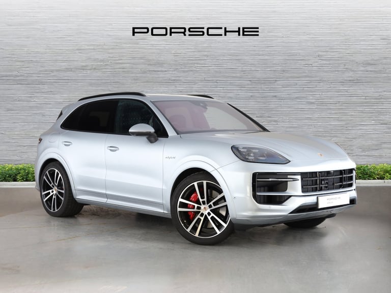 image for 2025 Porsche Cayenne 3.0 V6 E-Hybrid 25.9kWh S SUV 5dr Petrol Plug-in Hybrid