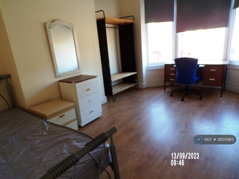 8 bedroom house in Booth Avenue, Manchester, M14 (8 bed) (#2655985)