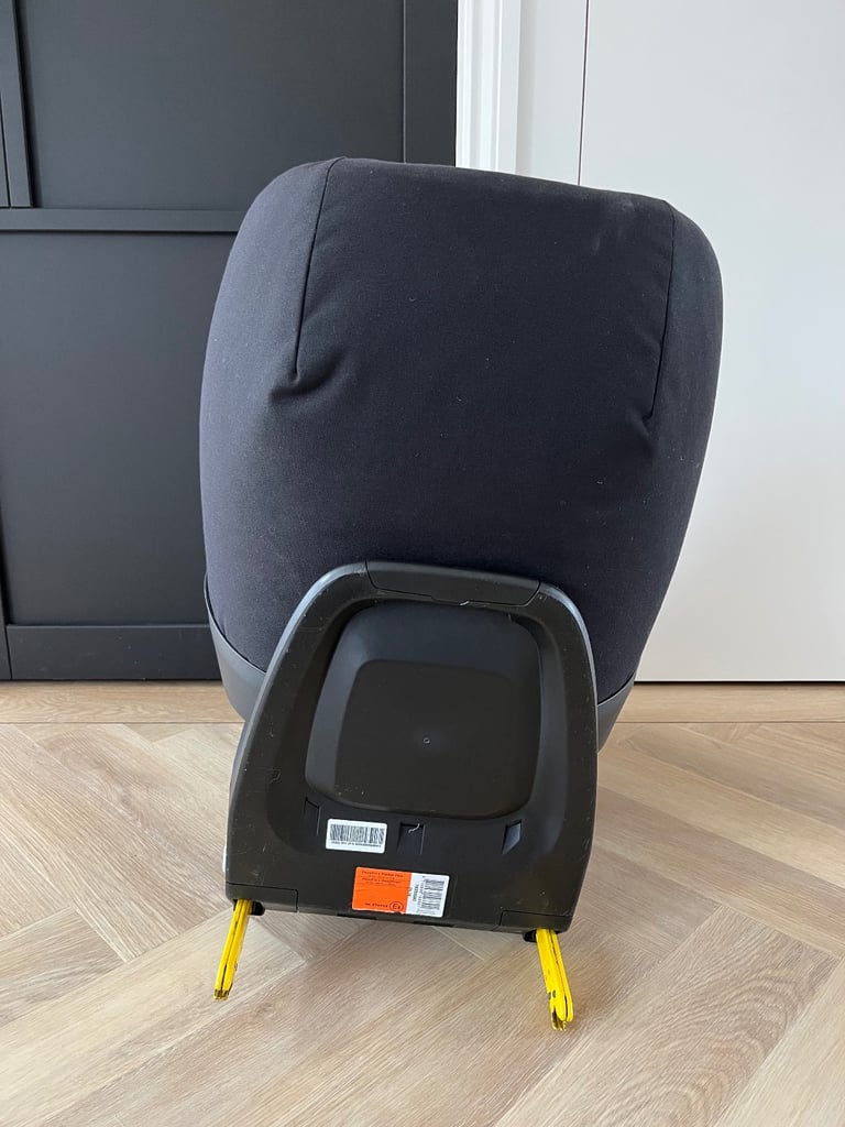 Maxi-Cosi Two Way Pearl car seat and isofix 