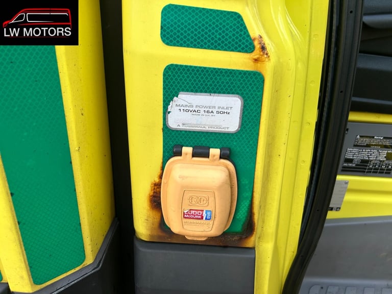 MERCEDES BENZ SPRINTER 519 CDI DIRECT EX AMBULANCE SERIVICS 2017 17 REG EURO 6