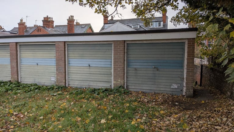 Large garage available to rent, Reading