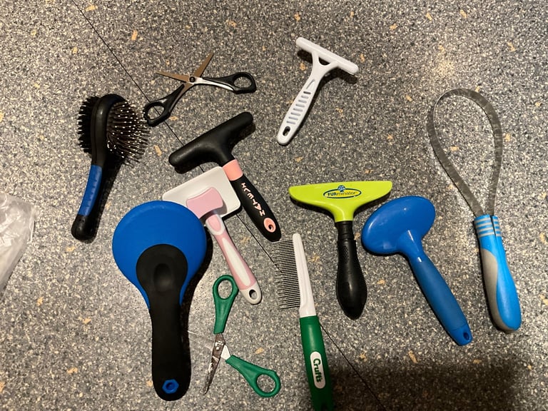 image for BUNDLE ( 11 items ) of dog, etc, grooming items. In IMMACULATE CLEAN CONDITION thanks