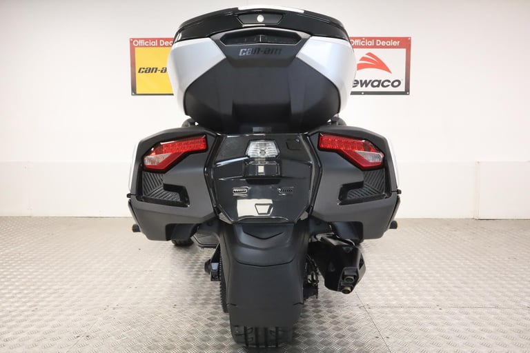 2025 Can-Am Spyder RT Limited Trike Hyper Silver Metallic - IN STOCK NOW 
