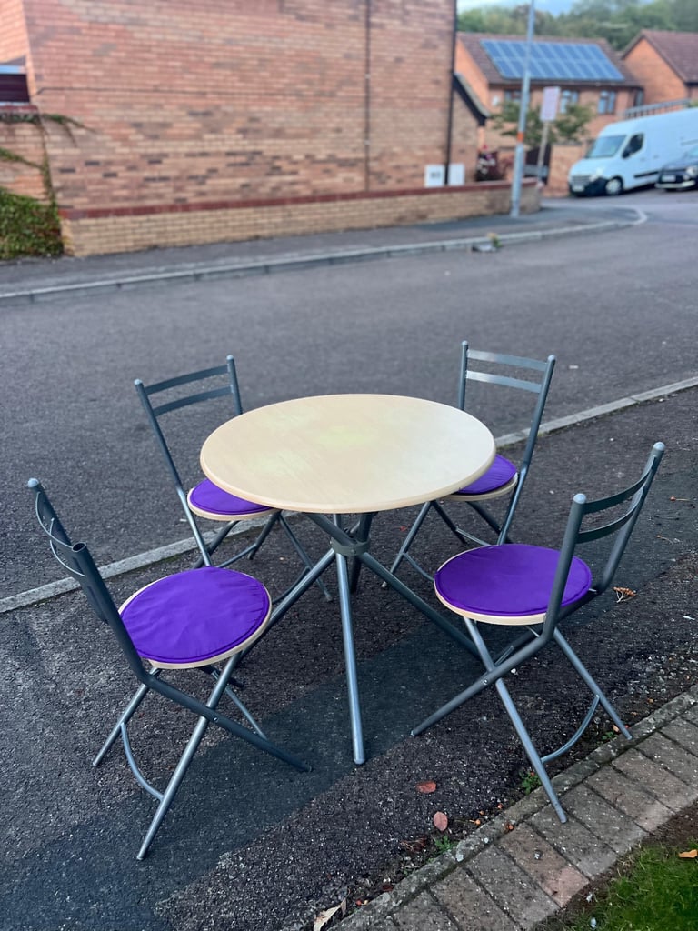 Dining table with 4x chairs for £75(Free delivery)