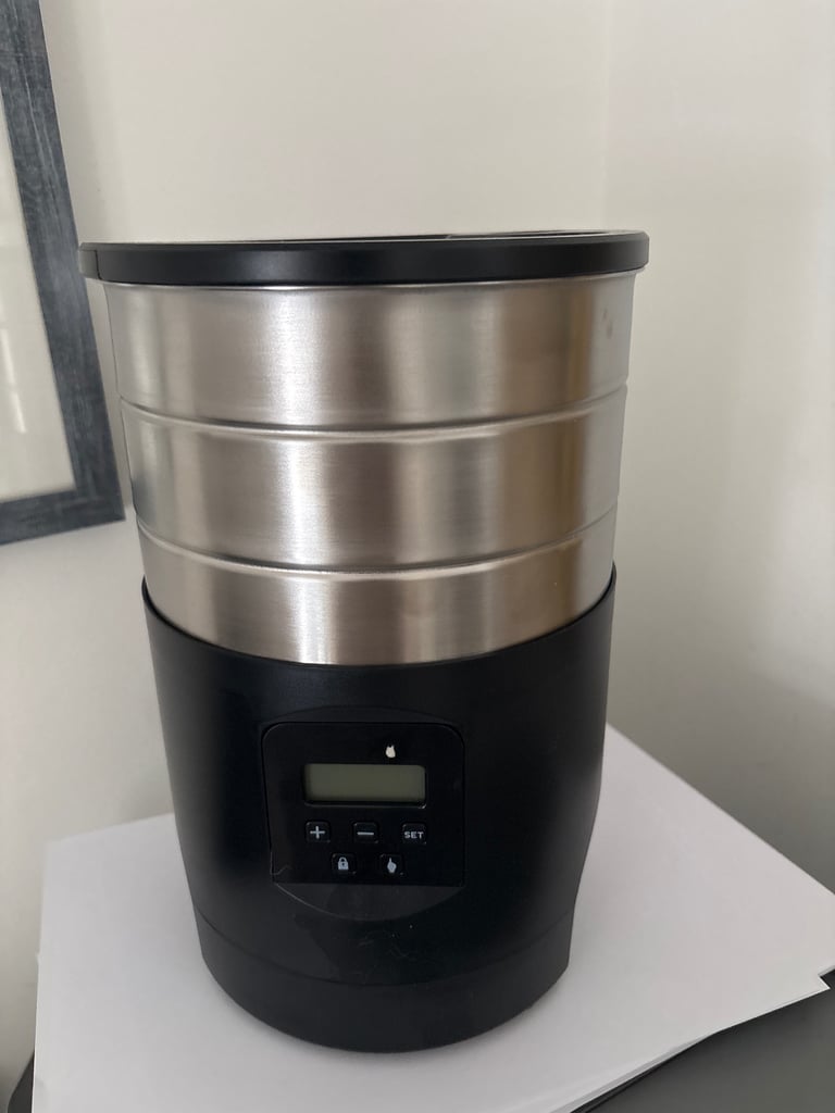 Automatic Pet Feeder for 2 cats  — Brand New